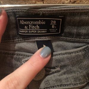 Abercrombie grey ripped skinny jeans Sz 28 Short.
